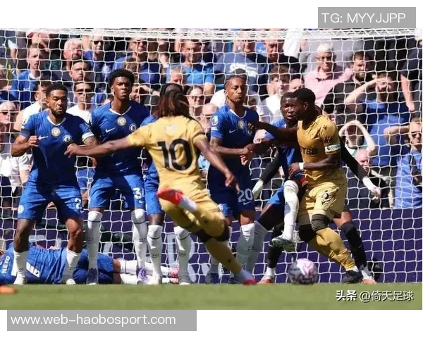 曼城与利物浦对决中手球争议引发热议球迷反应不一